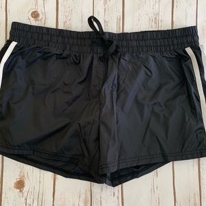 NWT Fabletics Pamela reflective active shorts